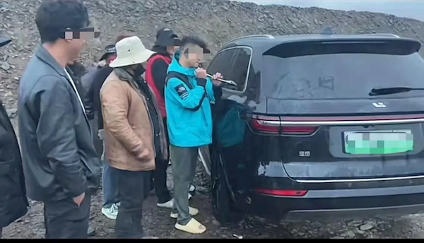 理想汽車回應(yīng)車主雪山打不開車門砸窗自救：已溝通致歉